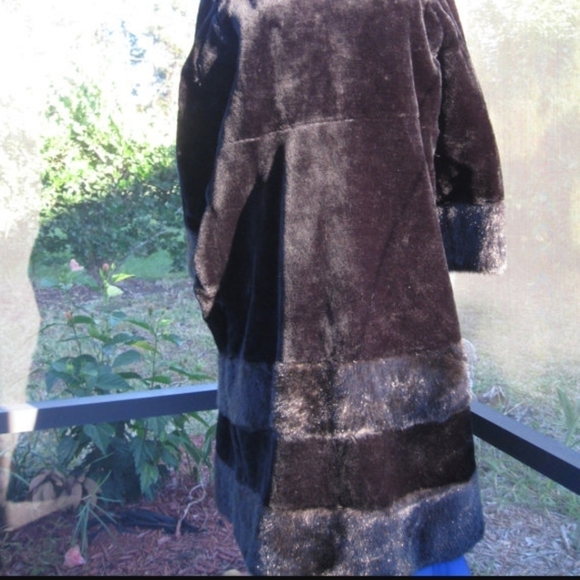 PLUSH VINTAGE BROWN/BLACK - SHEERED FAUX FUR FULL LENGTH COAT SIZE: MEDIUM~LARGE - Picture 6 of 9